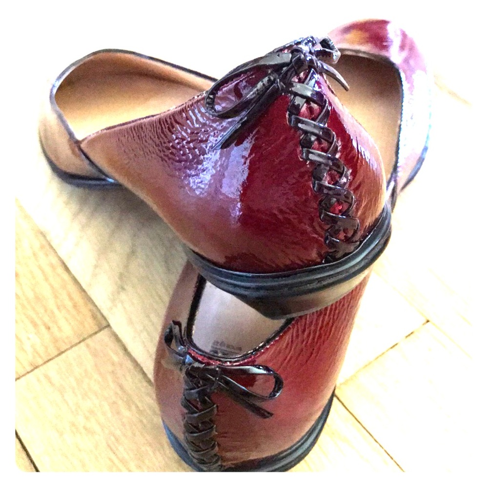 SOLD💰SOFFT Flats Corset Lace Detail 💃🏽💚📌⬇️$55